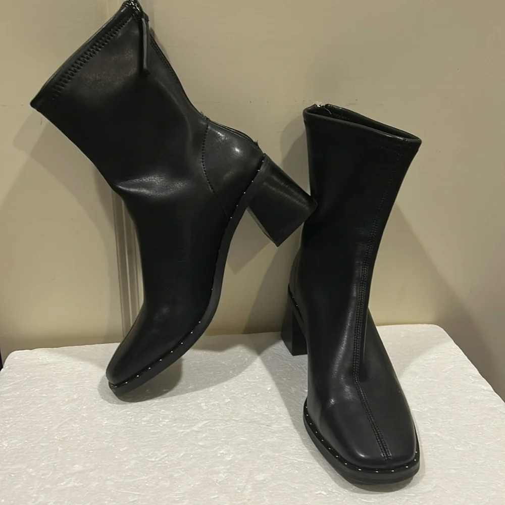 NWT Open Edit slant Block Heel embellish upper sole/zip ankle Boots size 6 black